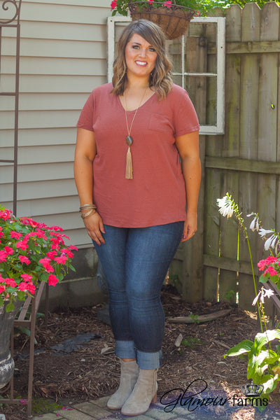 Curvy| Gretchen Pocket Tee - Rust