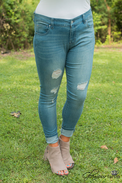 Curvy| Sophia Distressed Skinny Jean - Medium Wash