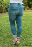Curvy| Sophia Distressed Skinny Jean - Medium Wash